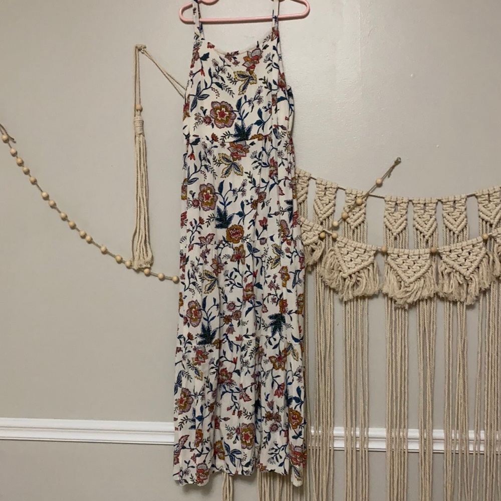 Sleeveless tiered floral swing dress